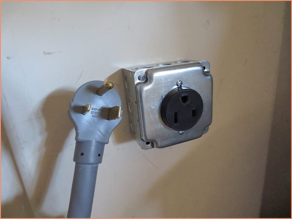 a picture of a skutt kiln 818 plug and outlet