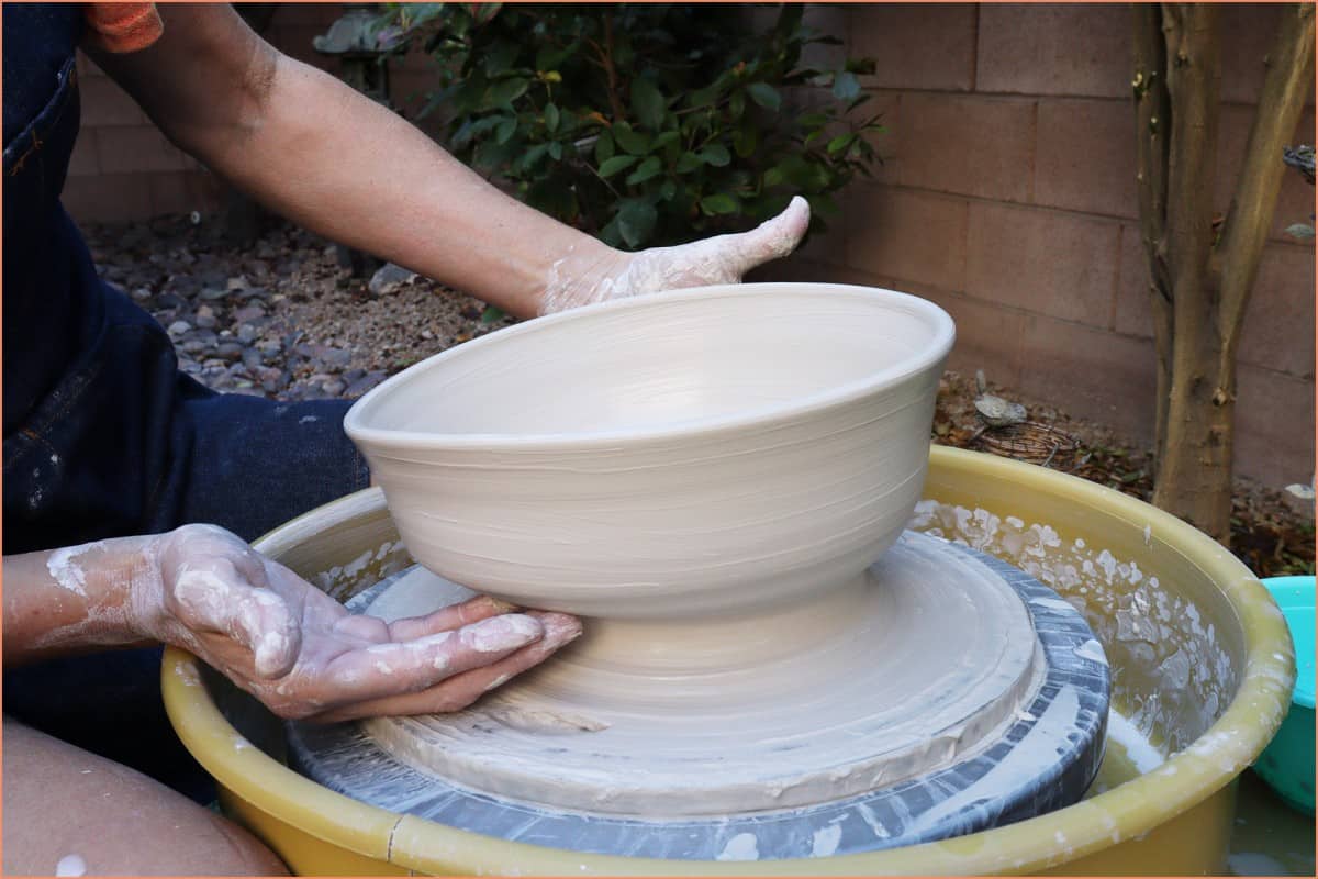 a picture of a Bowl colapsing