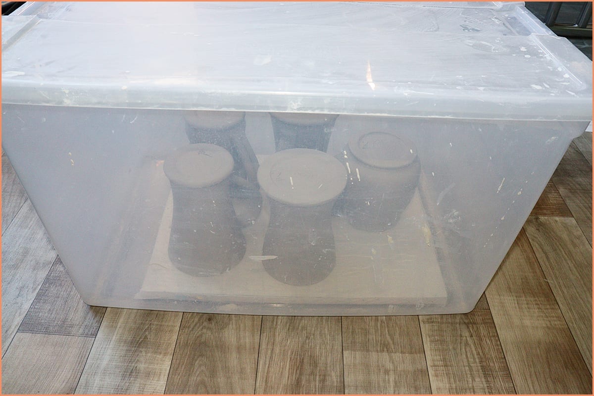 an image of Damp box with pottery